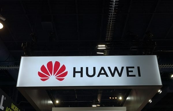Menerima Banyak Keluhan Huawei Pilih Hapus Iklan Pada Lock Screen