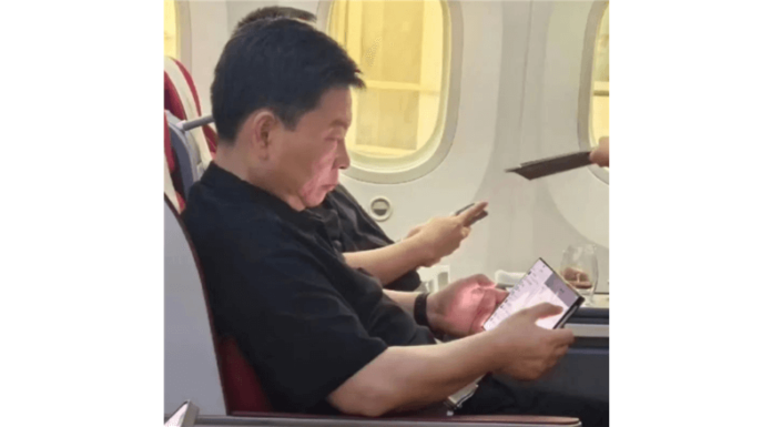 tri-fold-huawei_dhiarcom3
